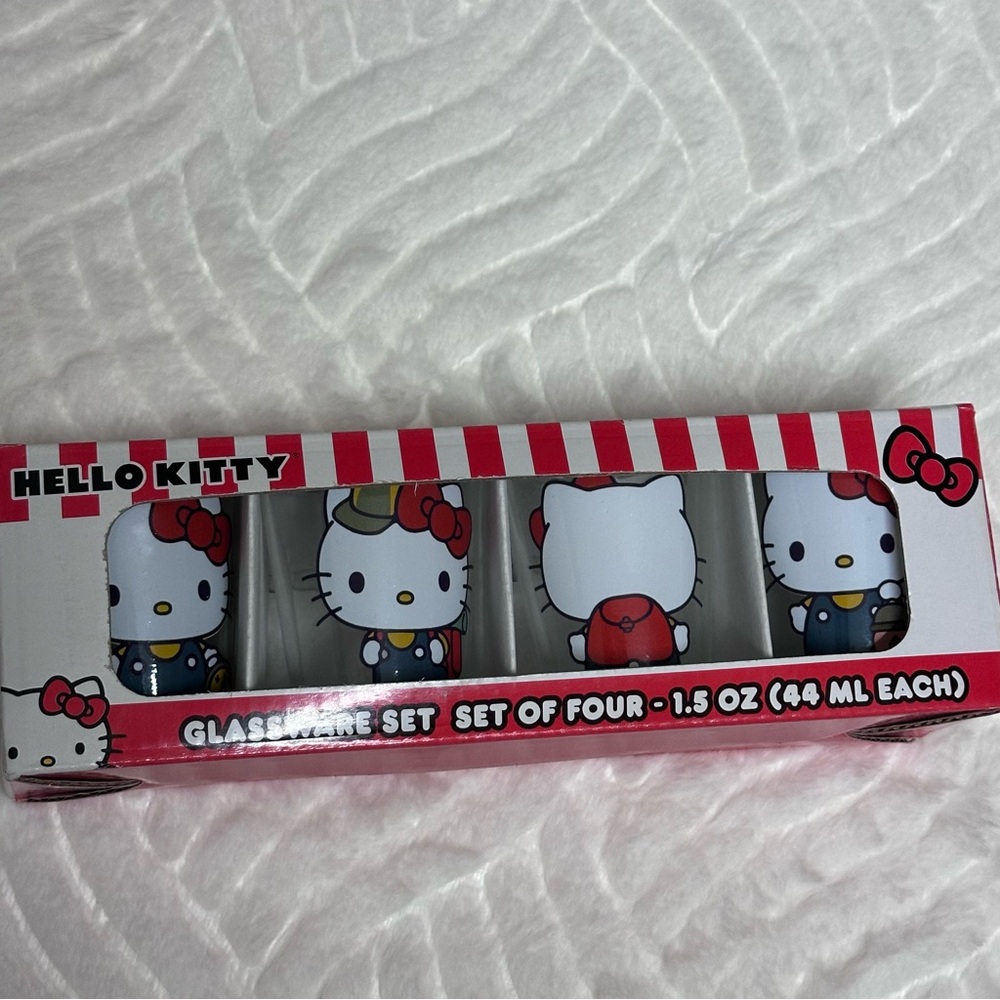 Hello Kitty Red and White Glassware Set